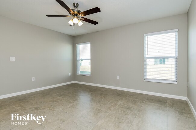 Building Photo - 462 Earhart Dr