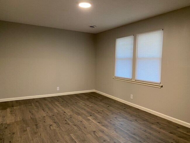 Building Photo - 115 Kemmons Dr