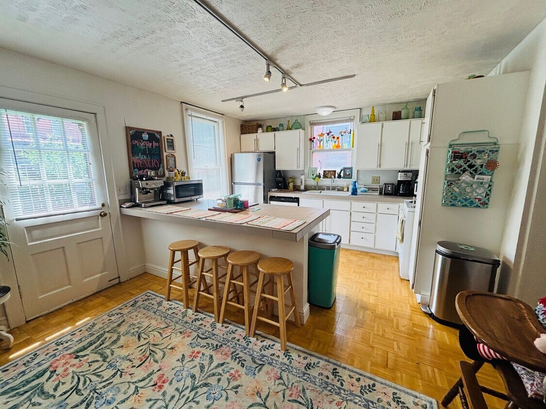 Foto principal - 738-740-740 Mohawk St
