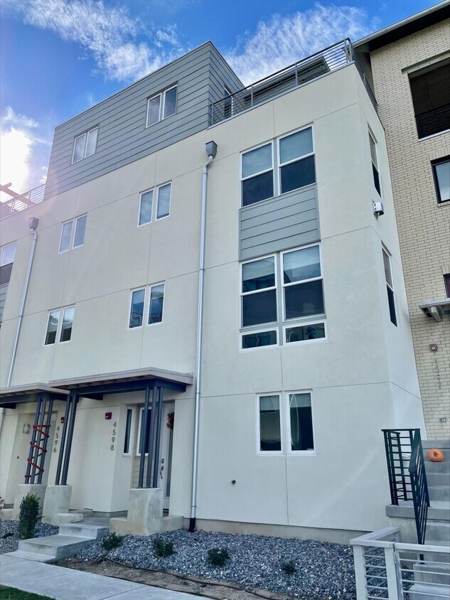 Foto principal - Daybreak Elegant and Modern Townhome