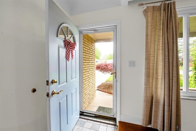 Foto del edificio - 28314 James Dr