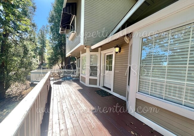 Building Photo - Charming 3-Bedroom Retreat in Gated Grovel...