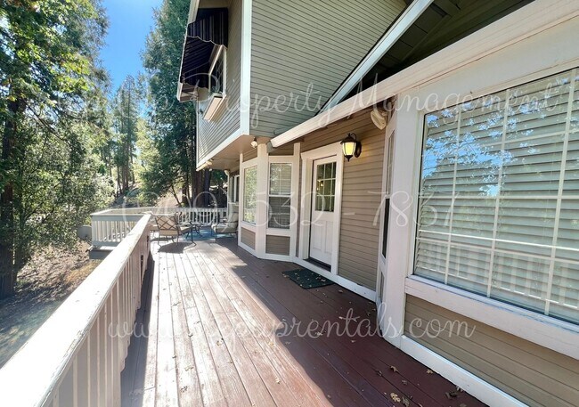 Foto del edificio - Charming 3-Bedroom Retreat in Gated Grovel...