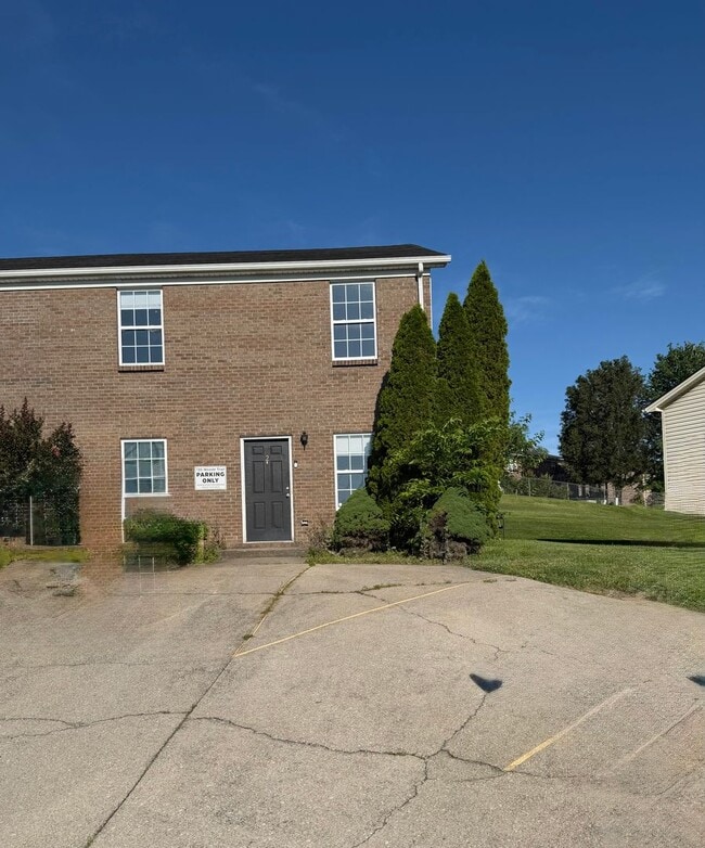 Building Photo - 135 Woods Trail