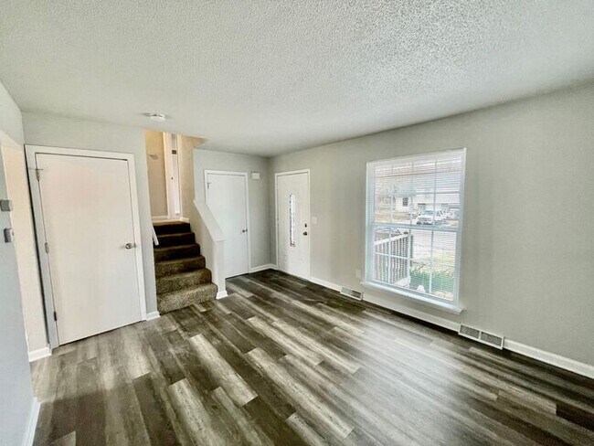 Building Photo - 3 bedroom, 1 bathroom duplex in Independen...