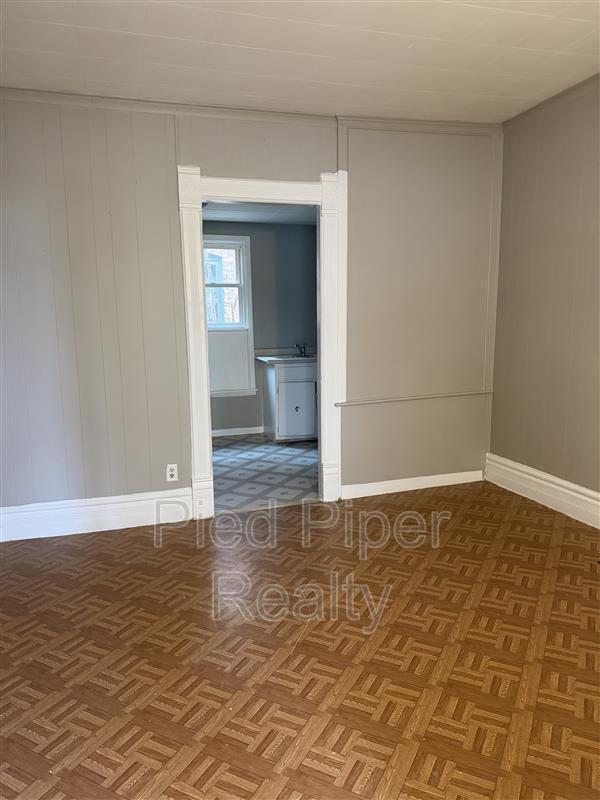 Building Photo - 416 S Van Buren Ave