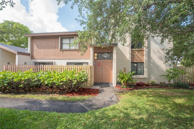 Building Photo - 10945 SW 113th Pl