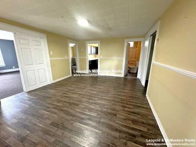 Building Photo - 124 3rd St