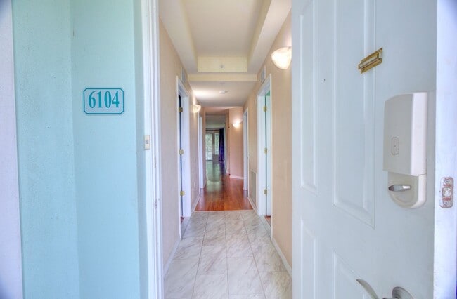 Building Photo - ANNUAL RENTAL – Spacious 3BR/2.5BA First-Floor Condo with Elevator Access in Charlotte Harbor