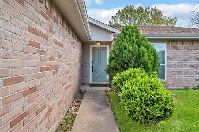 Building Photo - 2402 Blue Mist Ct