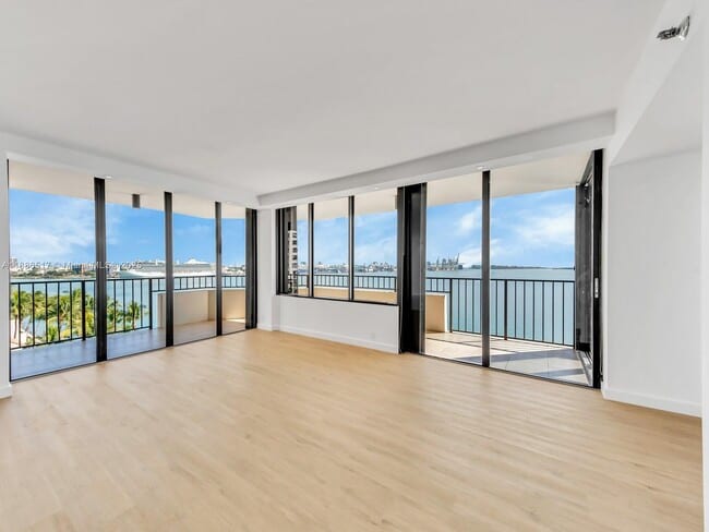 Foto del edificio - 520 Brickell Key Dr