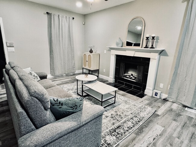 Photo - Room in House on Polar Rock Rd SW