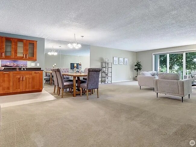 Sala de estar - 13283 15th Ave NE