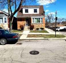 Building Photo - 2315 N Merrimac Ave