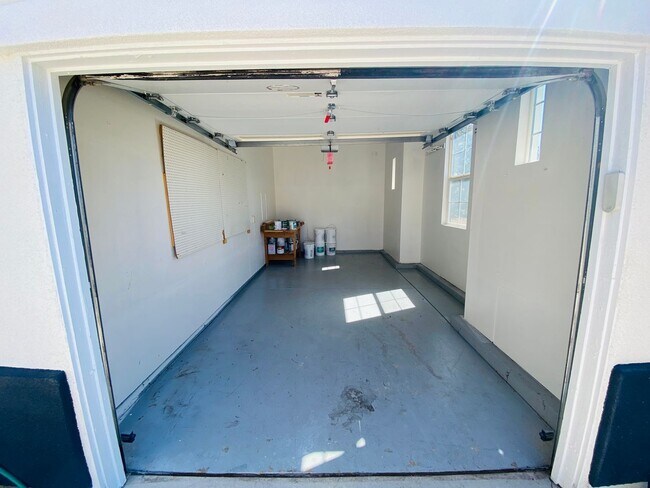 Building Photo - East Elk Grove Beauty!