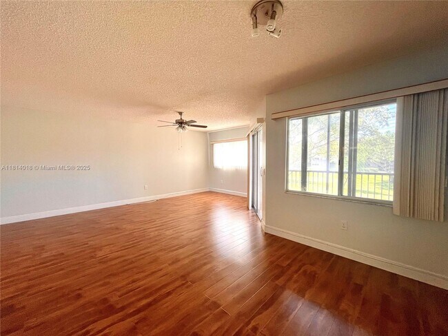 Foto del edificio - 12550 SW 15th St