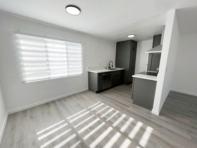 Foto del edificio - 1313 Huntington Dr