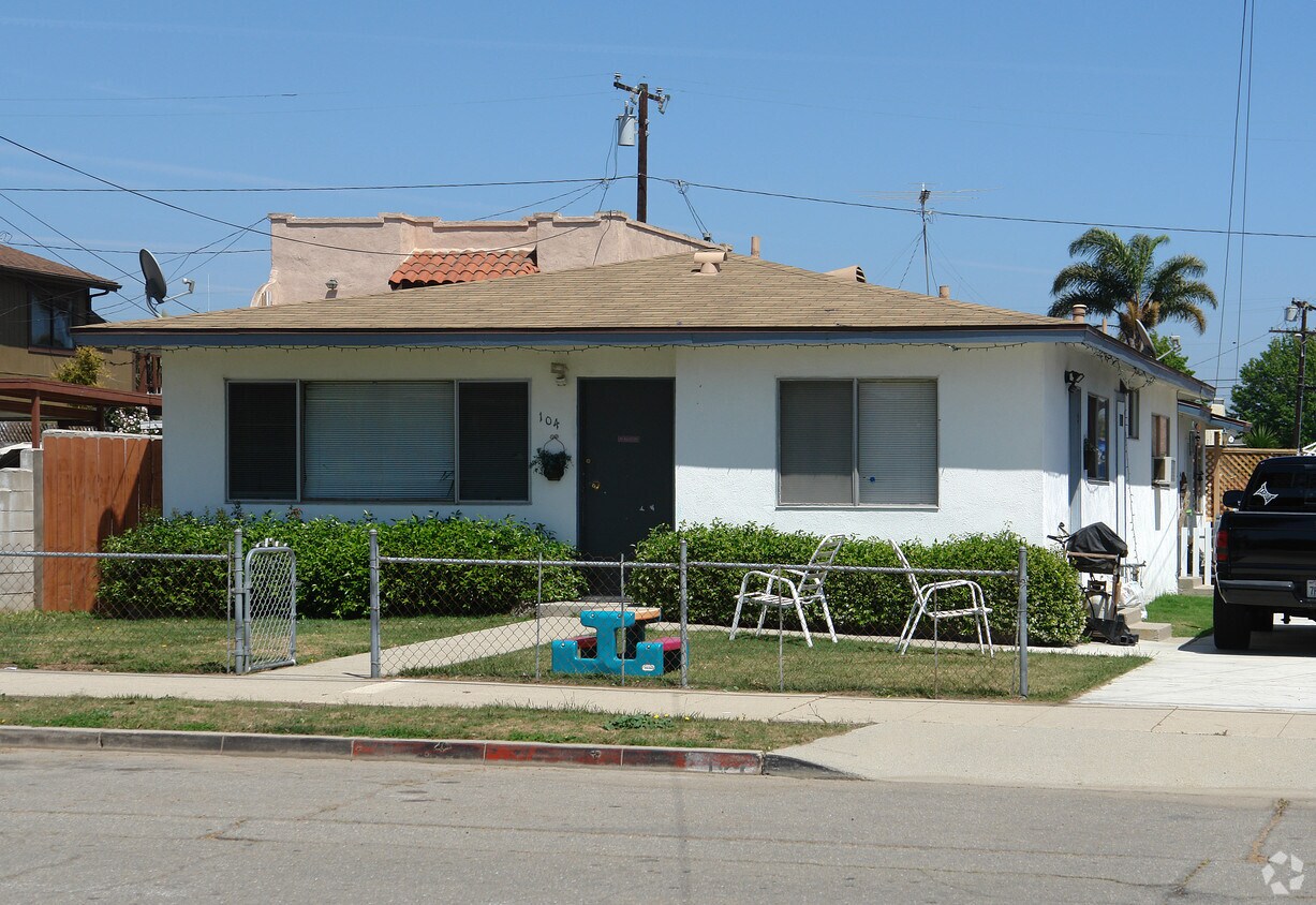 Foto del edificio - 104-108 S Pacific Ave