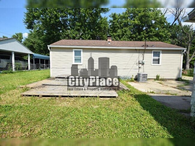 Building Photo - 1822 S Chester Ave