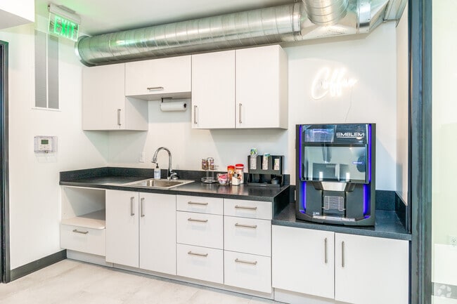 Study/Coffee Lounge - The Nest Iowa City Apartments