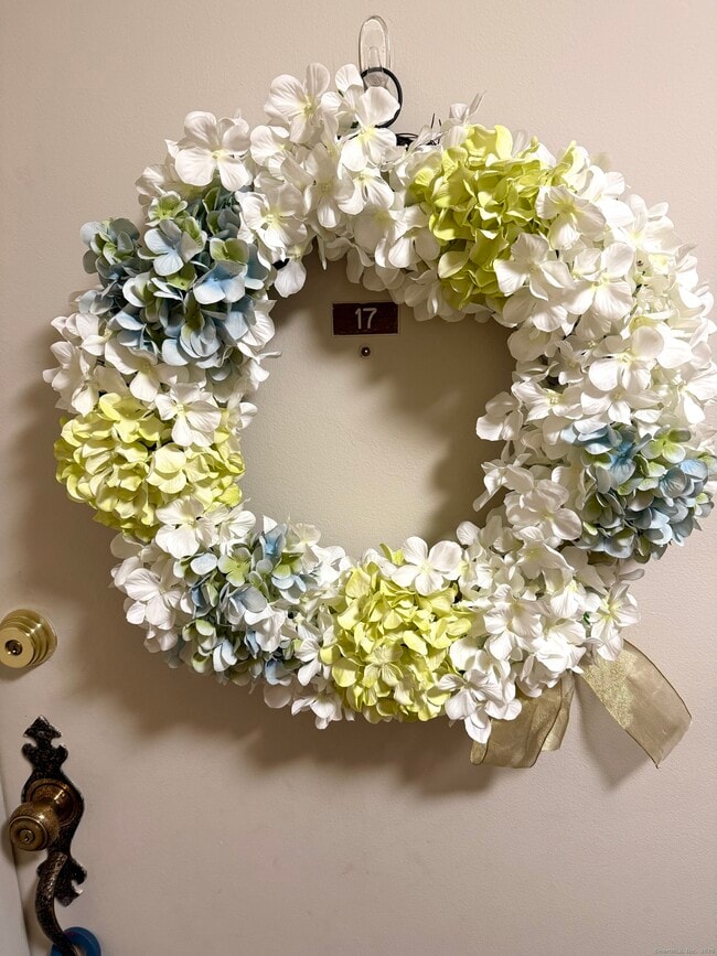 Building Photo - 17 Rollingwood Dr