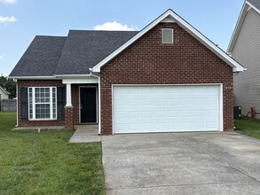 Building Photo - 1418 Beaconcrest Cir