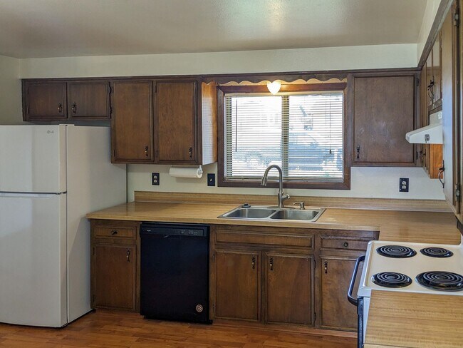 Foto del edificio - 1613 River Rock Dr NE