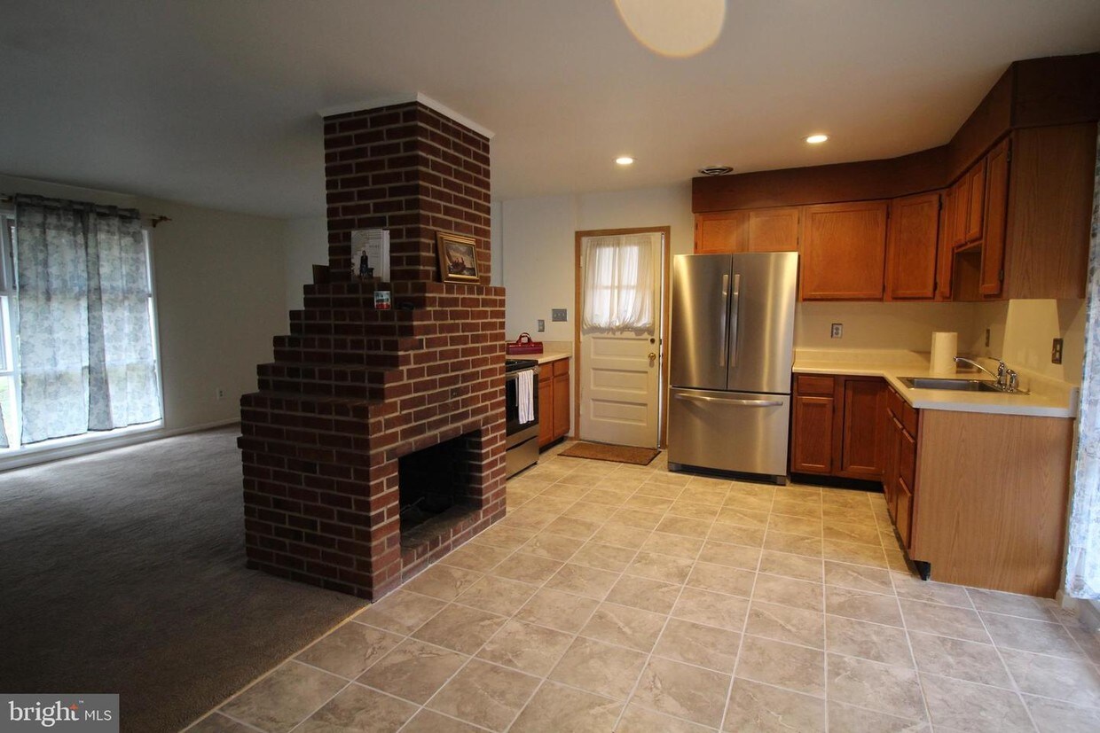 7407 Gresham St, Springfield, VA 22151 House for Rent in Springfield