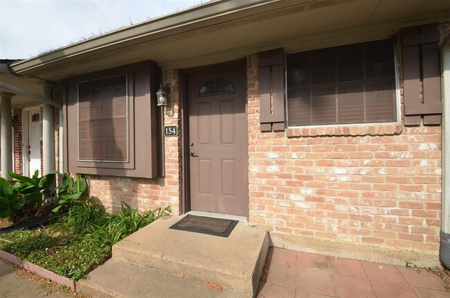 Foto del edificio - 1108 W Tri Oaks Ln