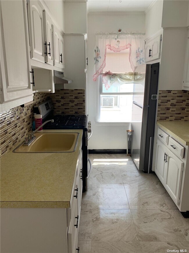 Foto del edificio - 7018-7066 66th Pl