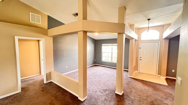 Foto del edificio - Huge!! 3 bedroom 2 bath in Deltona Lakes. ...