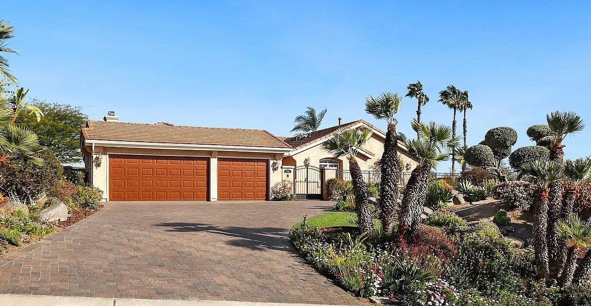 Primary Photo - 3542 Avenida Amorosa