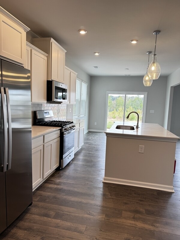 Building Photo - 142 Gervais Cir