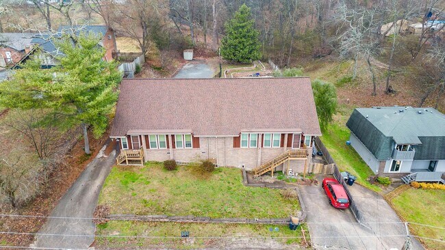 Building Photo - 817 Poindexter Ave