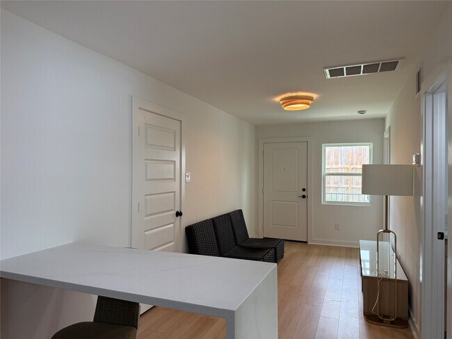 Foto del edificio - 3617 Rosalie St