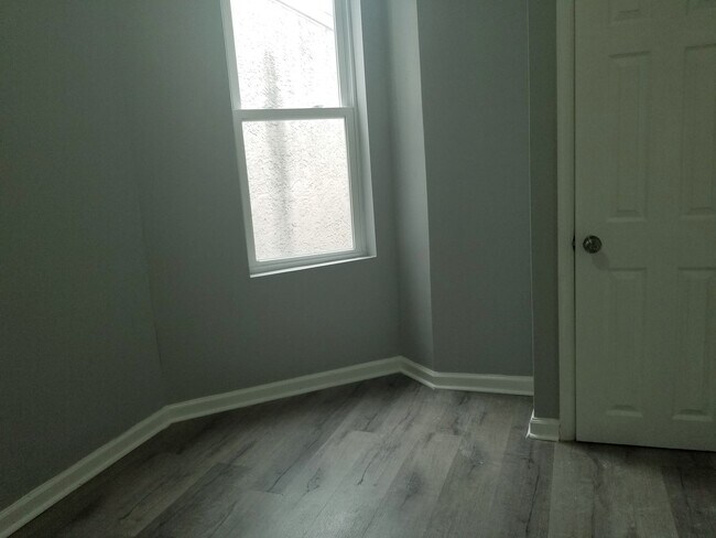 Foto del edificio - Great 3BR/1.5 BA with Available Now in Kin...