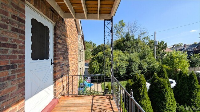 Foto del edificio - 95 Rand Ave