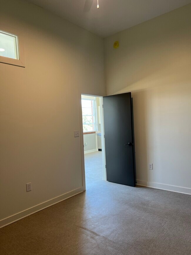 Building Photo - PULASKI LOFTS