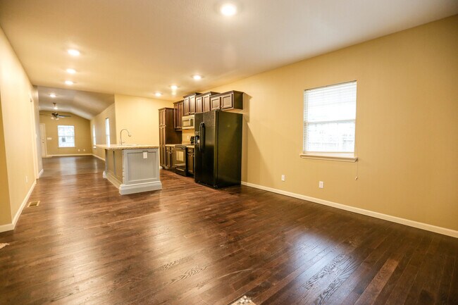 Foto del edificio - *--Walking Distance to MSU 4 bed 2.5 bath home and office with huge yard in the Phelps Grove Neig...