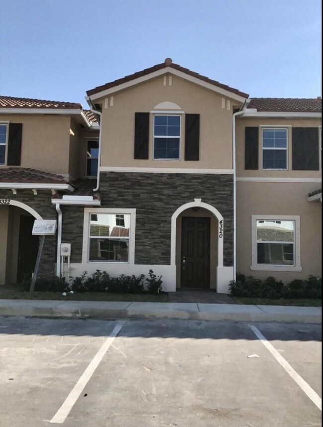 Building Photo - 4320 Maybelle Ln