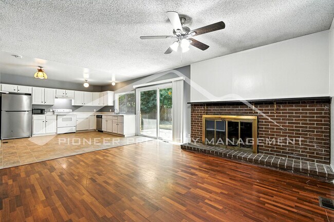 Foto del edificio - Charming Home with Washer/Dryer and Fenced...