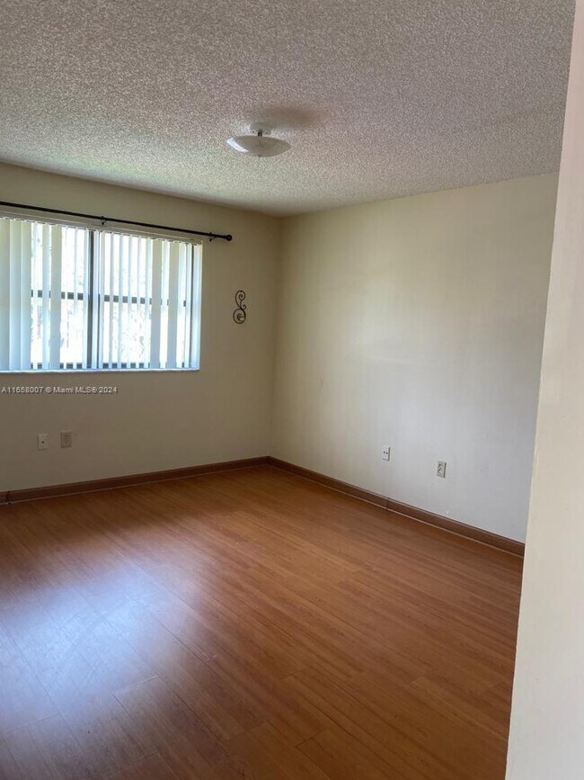 Foto del edificio - 765 SW 148th Ave