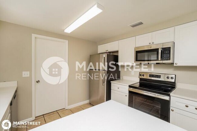 Foto del edificio - 2911 CEDARIDGE DR, TAMPA, FL 33618