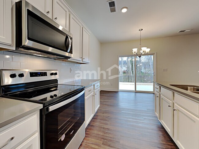 Foto del edificio - 7121 Garrett Ct