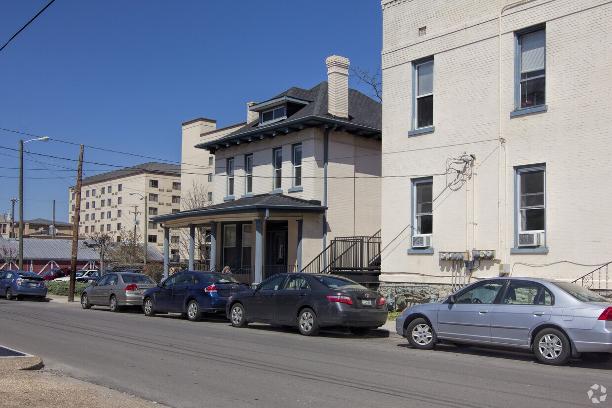 Building Photo - 122 Lyle Ave