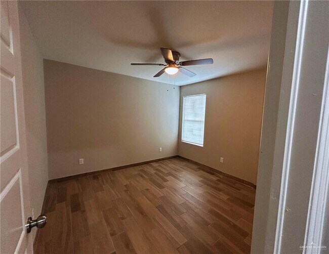 Foto del edificio - 820 Redwood Ave