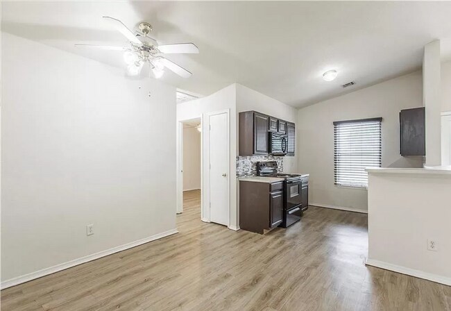 Foto del edificio - Beautiful 3 Bed 2 Bath in SouthWest Moore