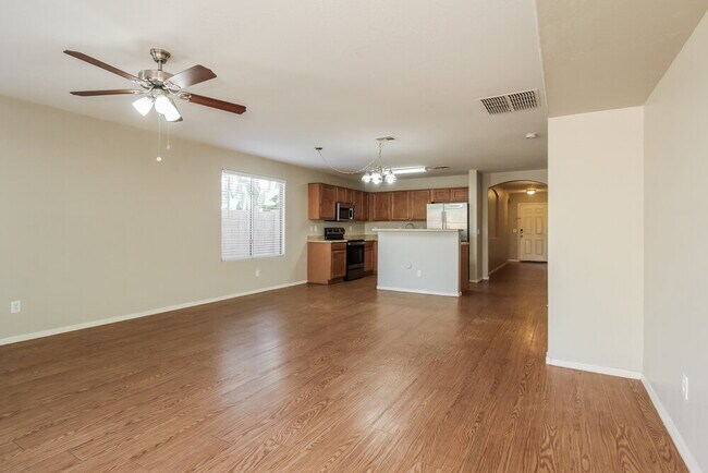 Foto del edificio - 372 S 151st Ave