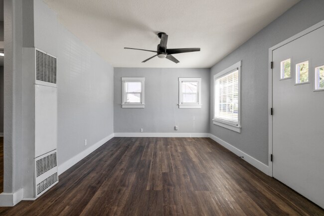 Foto del edificio - 2335 Darrow Ave
