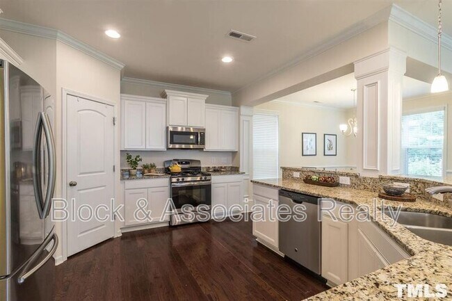 Building Photo - 2212 Magnolia Tree Ln